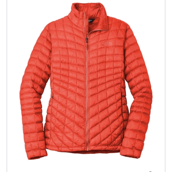 The North Face Jackets & Blazers - NWOT The North Face Women's Fire Brick Red ThermoBall Trekker Jacket Medium